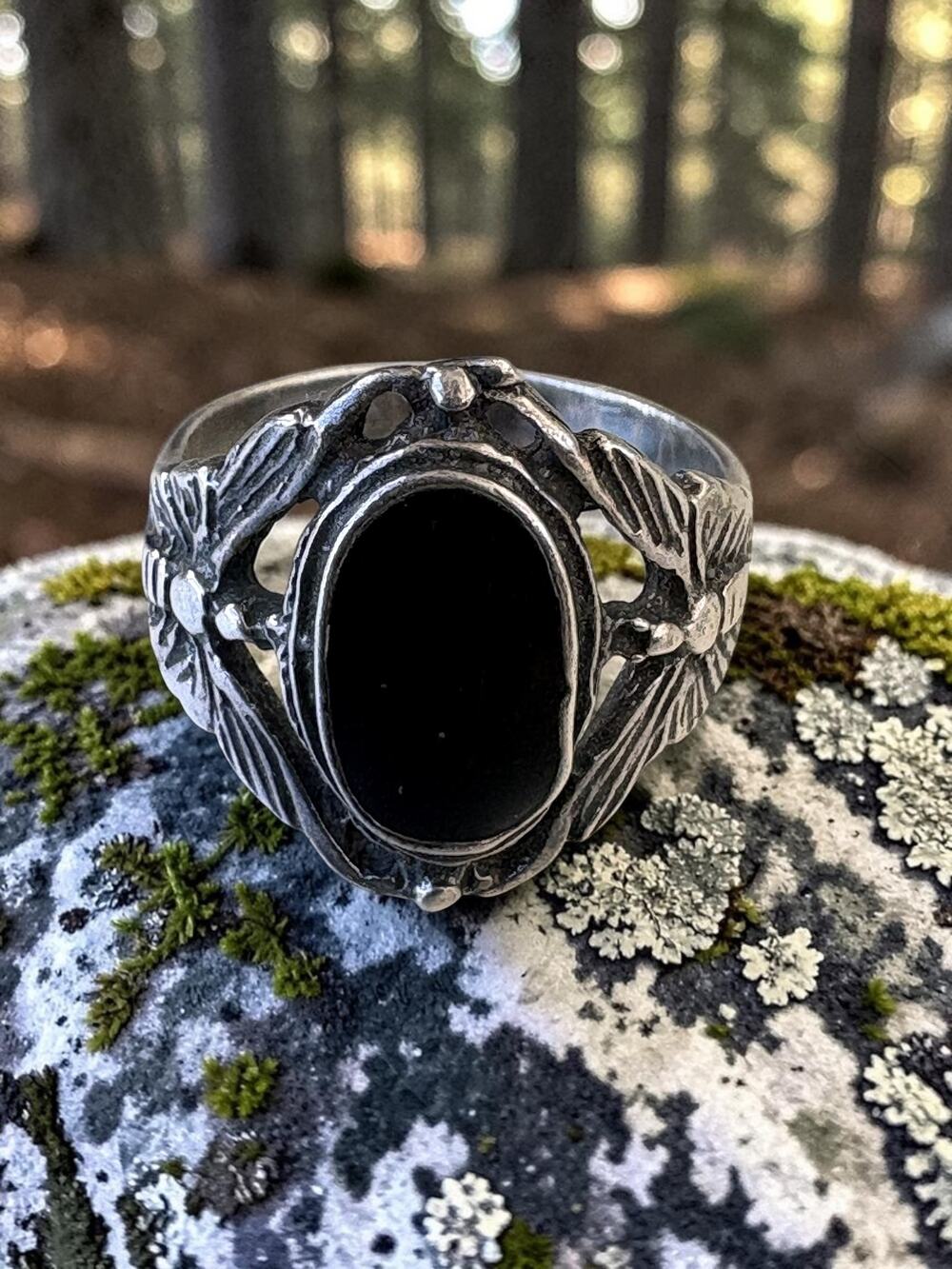 Vintage sterling silver black onyx statement ring with leaf engraved shoulders a
